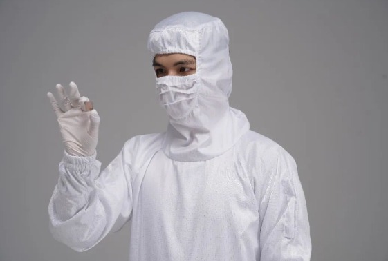 防静电服：芯片纳米级制造的“隐形防护屏障”